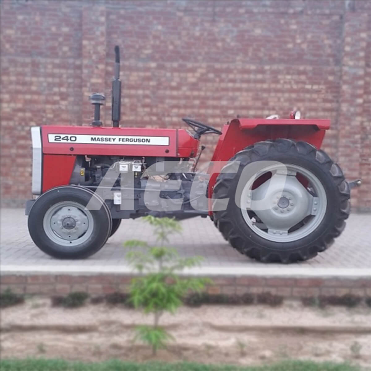 MF 240 TRACTOR FOR SALE